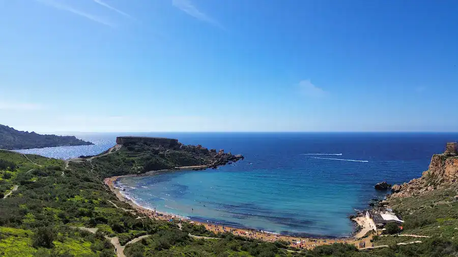 Hasta aquí me vine a darle un giro a mi vida. Mi lugar favorito en la isla maltesa, Riviera Beach, donde me fui a reflexionar muchas veces.